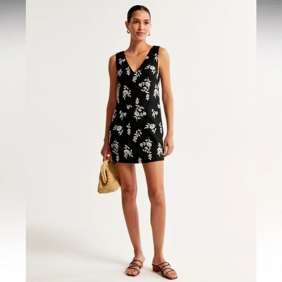 silvia tcherassi leonor cutout linen maxi dress Silvia Tcherassi Fiore Striped Twist Tunic Maxi Dress main image 1